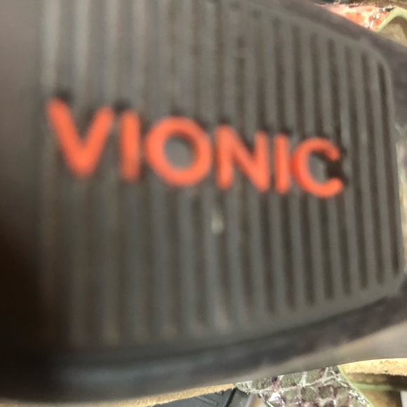 Vionic Orthaheel green snakeskin print sandals - Picture 6 of 7